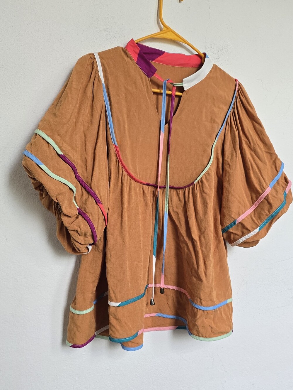 Boho Balloon Sleeve Blouse Camel Multicolor Trim Tie Neck Size Small - Picture 6 of 12